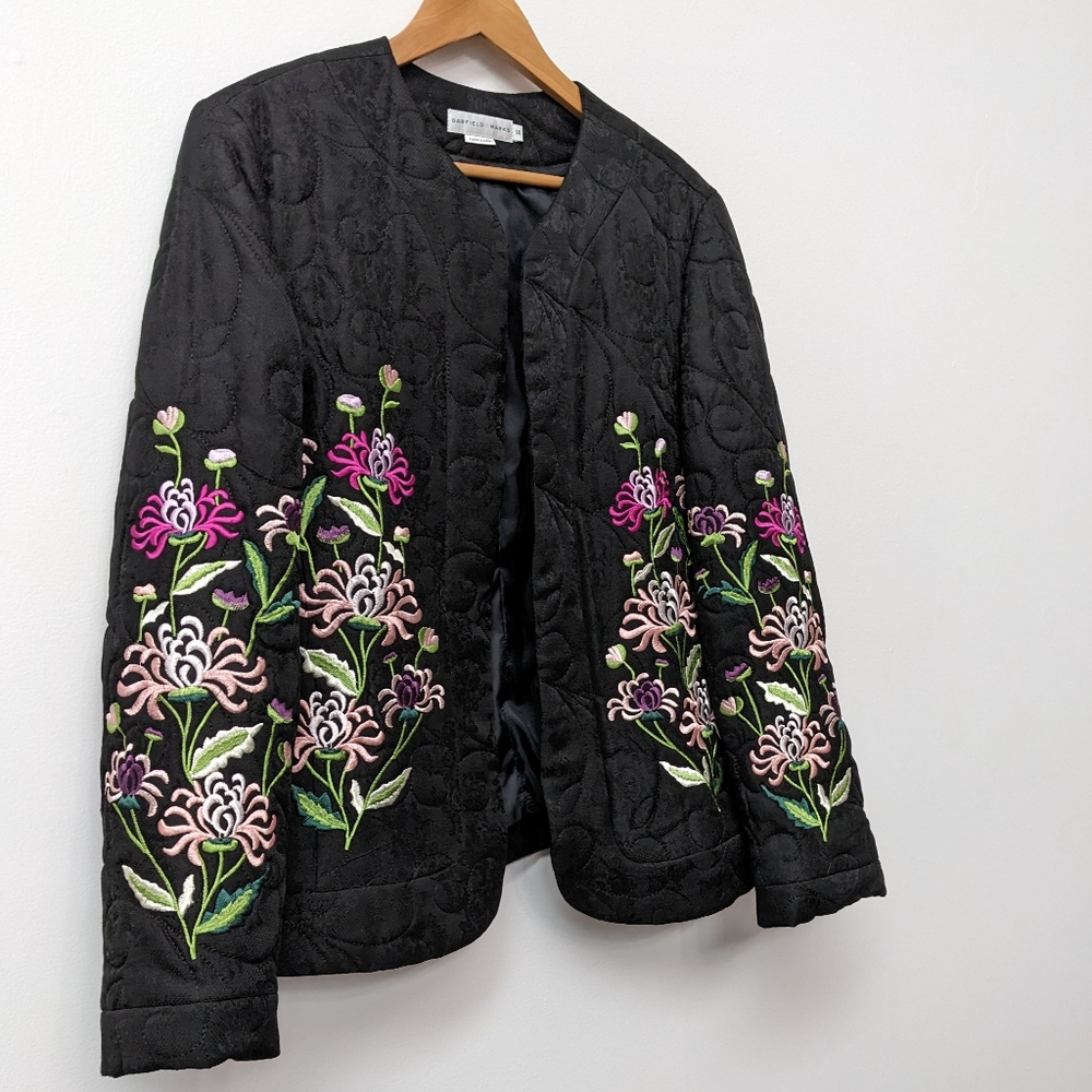 Stunning Garfield & Marks Black Quilted Floral Embroidery Open Jacket - Picture 2 of 13